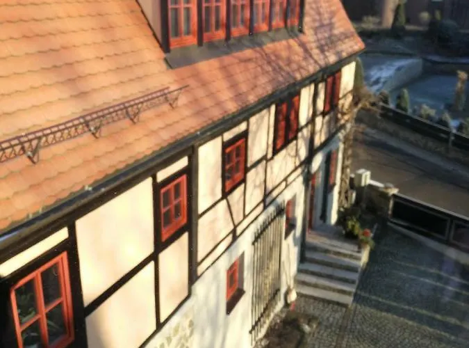 Dom wakacyjny Winzerhaus Rissweg 15 *